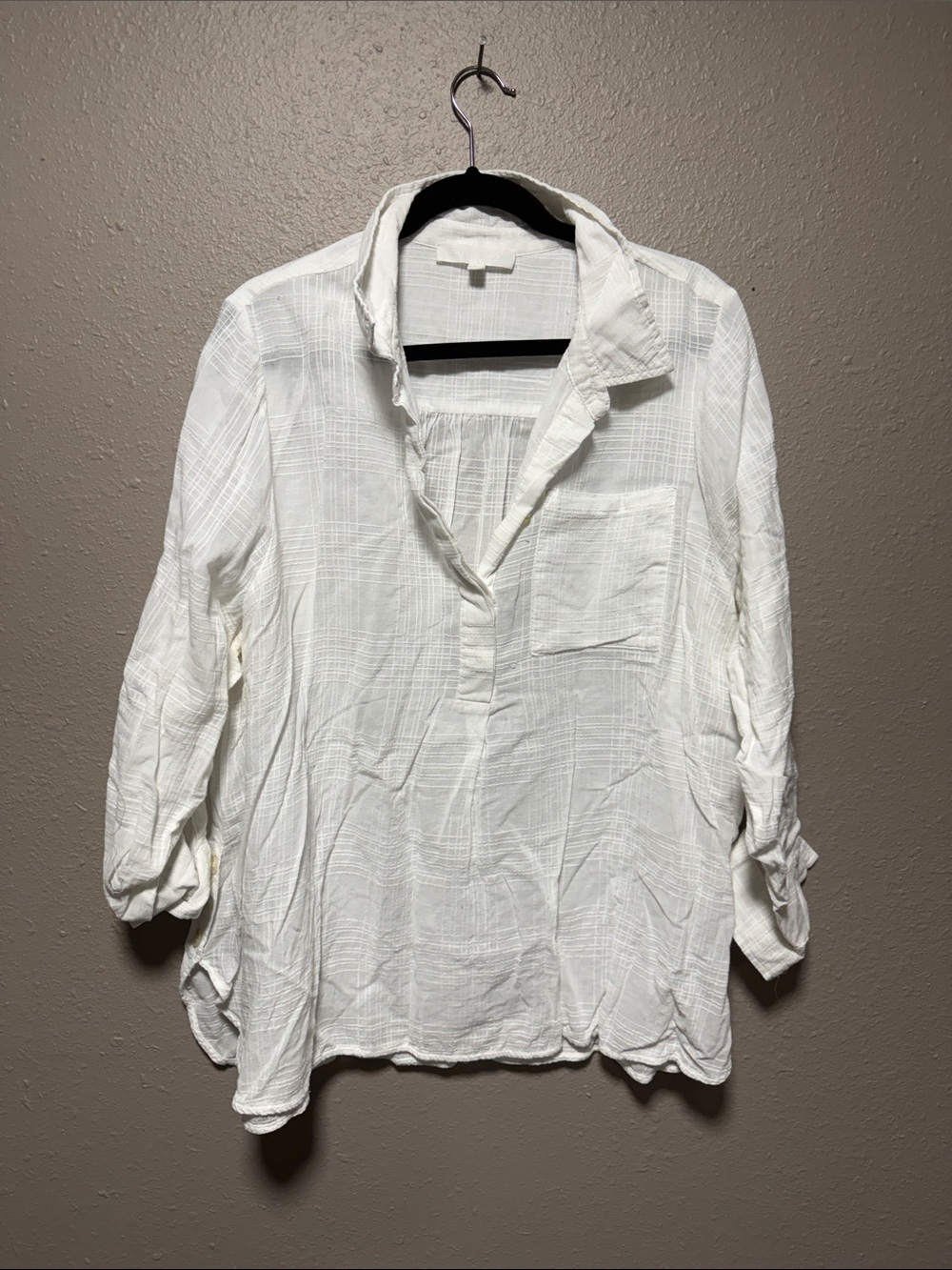 Adyson Parker White Textured Button-Front Women's Blouse - Picture 2 of 2
